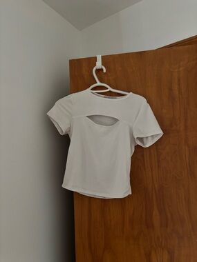 WOMENS CUTOUT TOP